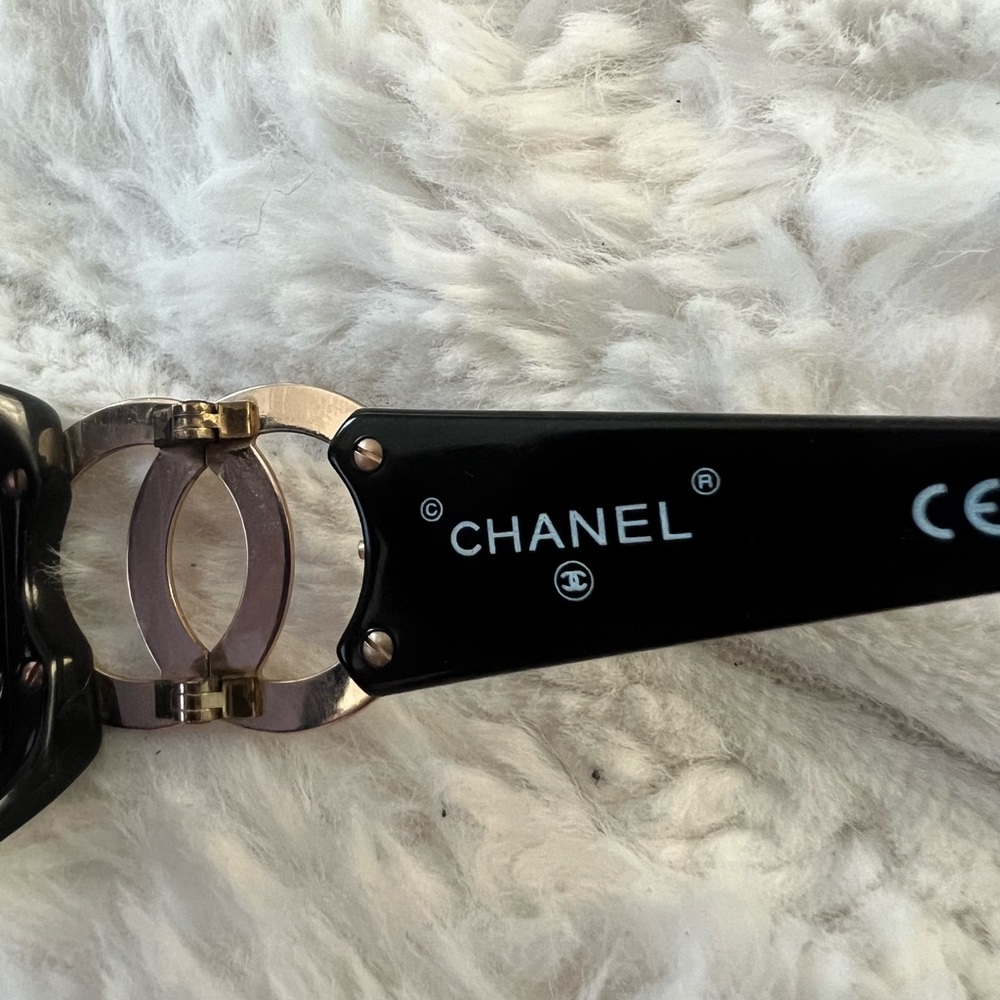 CHANEL Black Sunglasses Modern Design - Picture 10 of 13